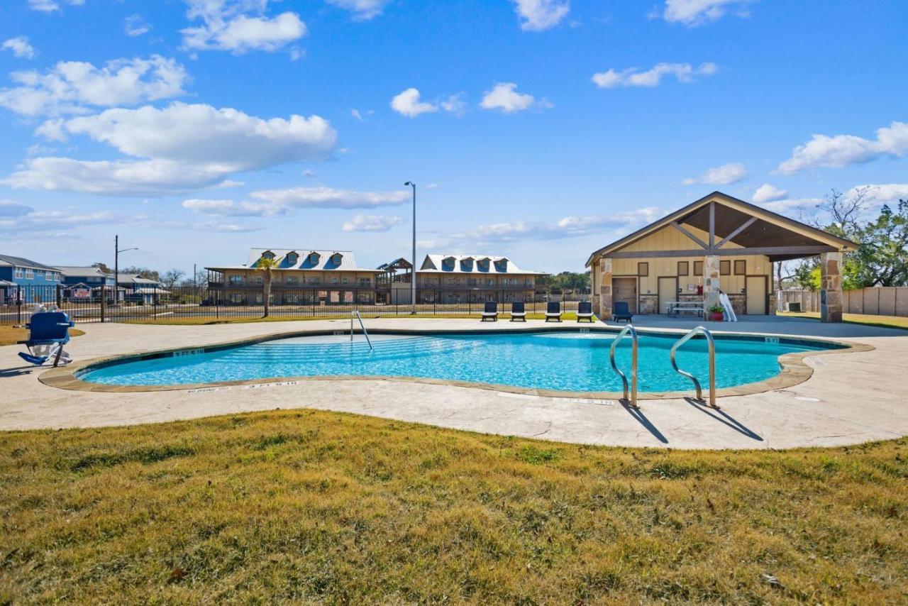 Old Mill Resort ニューブラウンフェルズ エクステリア 写真