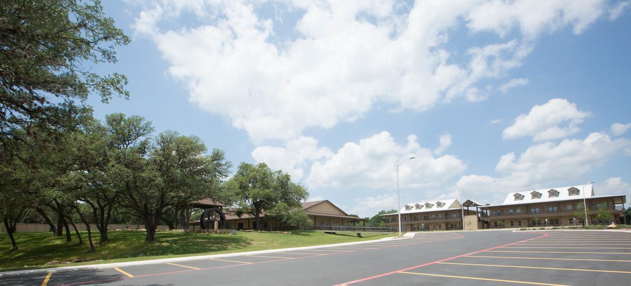 Old Mill Resort ニューブラウンフェルズ エクステリア 写真