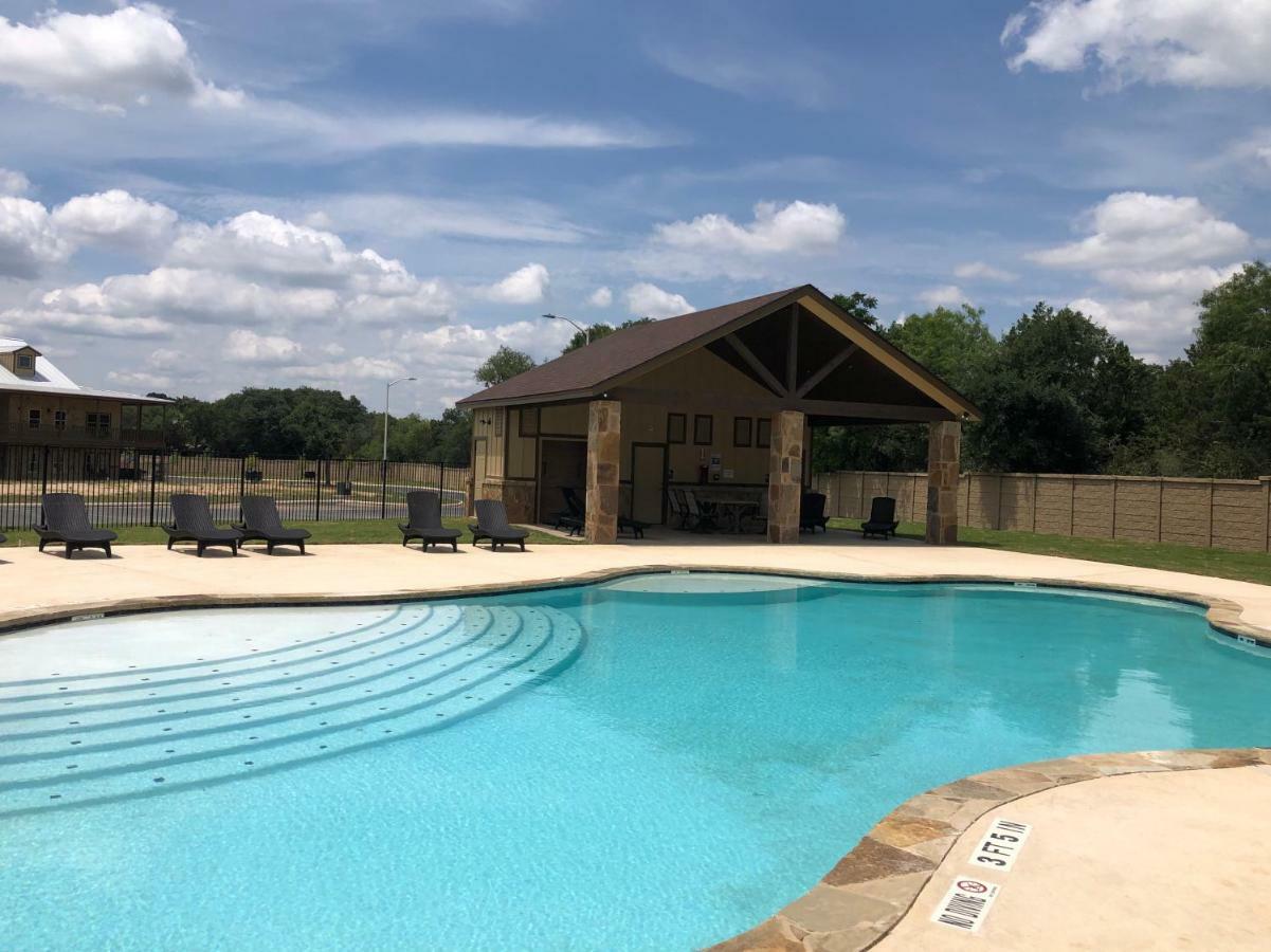 Old Mill Resort ニューブラウンフェルズ エクステリア 写真